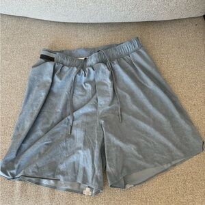 Lululemon license to train men’s shorts